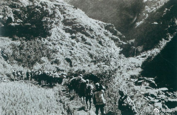 1947年6月，刘邓大军强渡黄河天险，千里跃进大别山，揭开了中国人民解放军战略进攻的序幕。